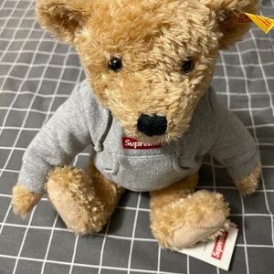 Supreme Steiff Bear

Heather Grey